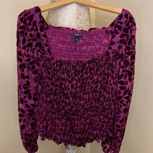 Velvet Burnout Torrid Size 2 Smocked TOP Sheer
Floral Sleeves Purple Wine Crop - Picture 8 of 17